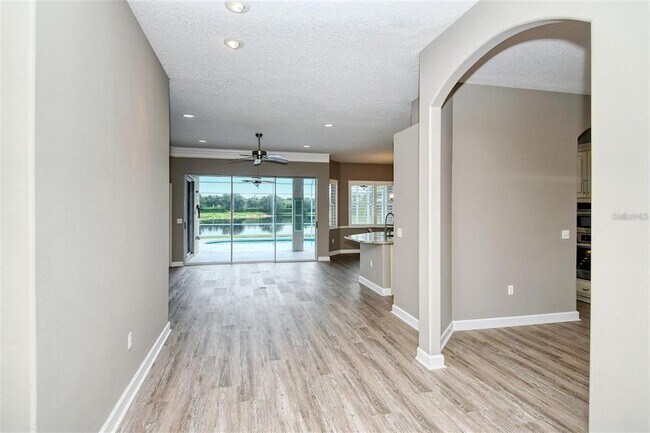 Building Photo - 6807 Sagebrush Cir