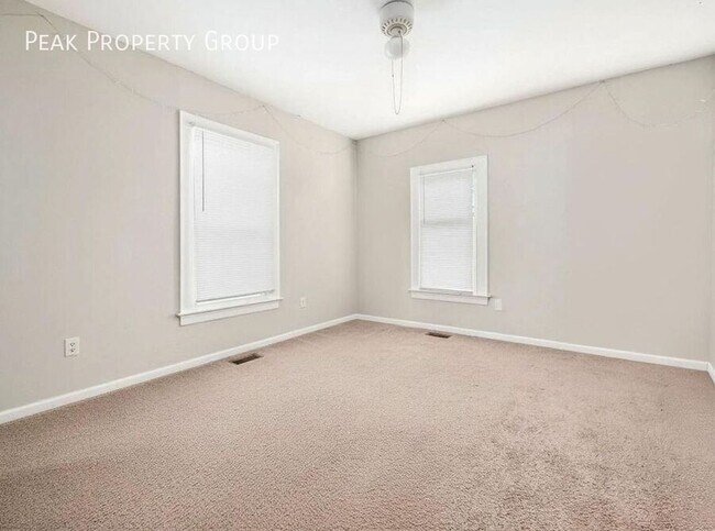 Building Photo - 227 E Northwood Ave