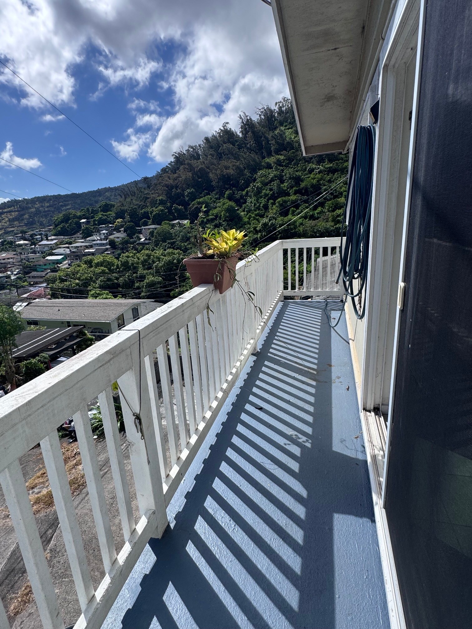 Building Photo - 1576 Pahulu St