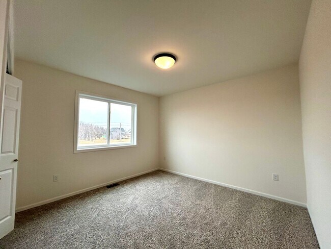 Building Photo - Spacious & Stylish 3-Bed Home with Modern Finishes and Attached 2-Stall Garage