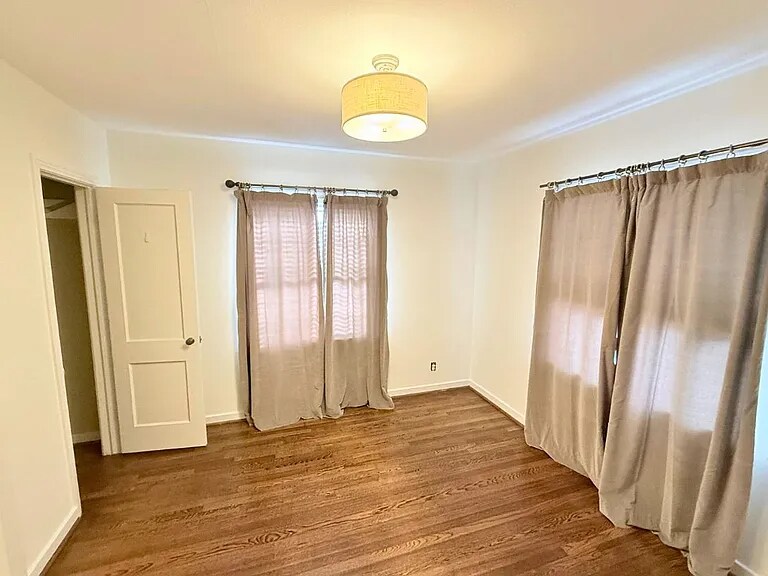 Building Photo - 1023 W Gardner St