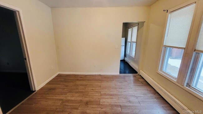 Building Photo - 122 Smith St