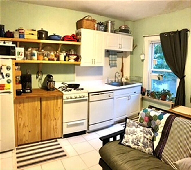 Building Photo - 33 Chester St