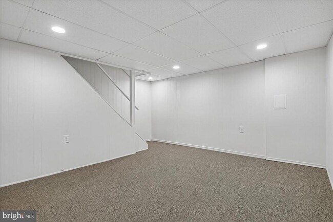 Building Photo - 28 Melken Ct