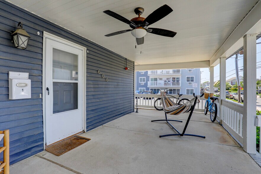 Huge private front patio steps from the beach - 606 Beach Ave