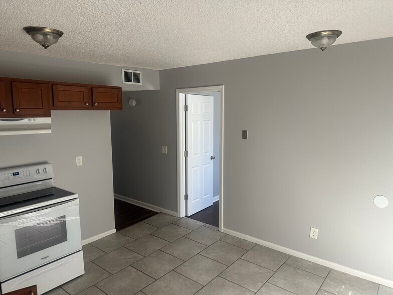 Kitchen - 706 Eric Dr