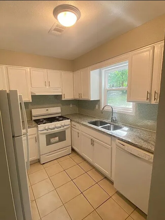 Granite counter and tile backsplash - 2644 Dorian Dr