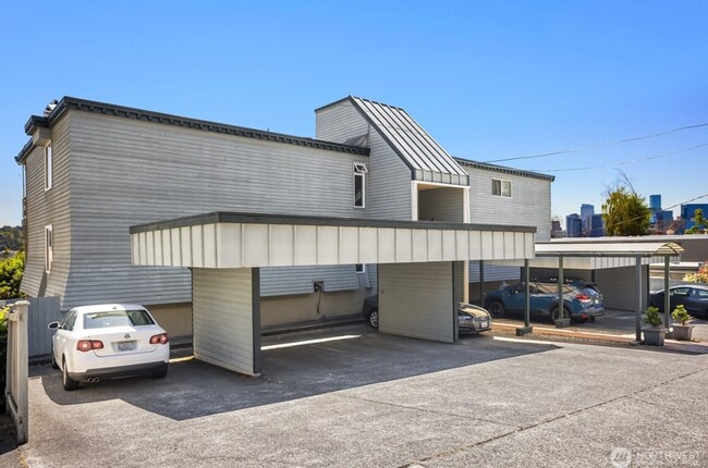 Building Photo - Top Floor Queen Anne Unit! (Beautiful views & 3 Parking Spaces)