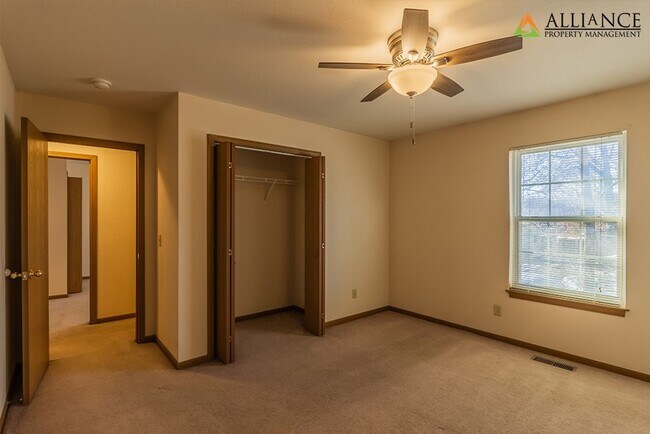 Building Photo - Bluemont Ave. 815-817