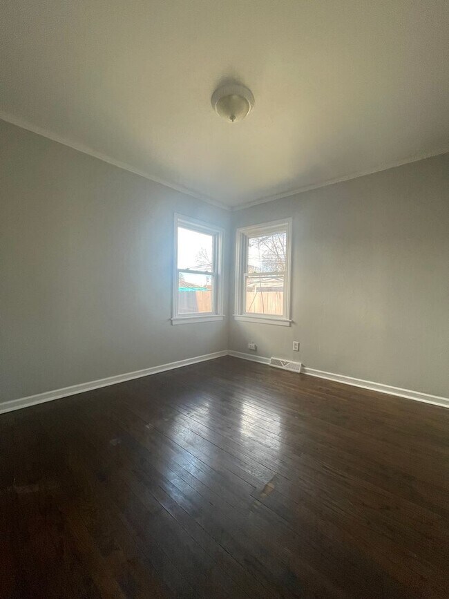 Building Photo - Beautiful and spacious 4 Bedroom 2 Bath House in Calumet City, IL MUST SEE