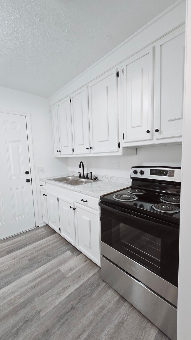 Building Photo - Monetta Apartments