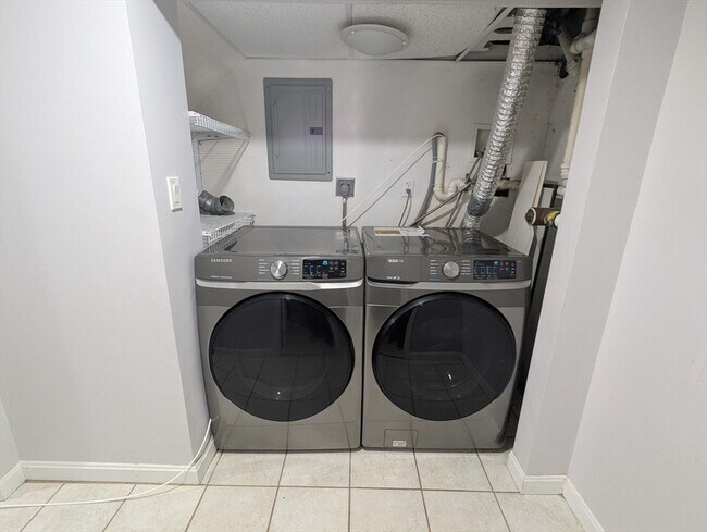 Building Photo - 58 Hartford St