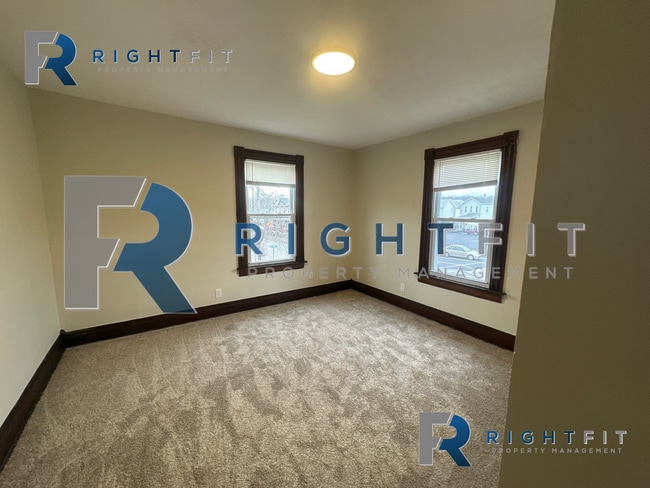 Building Photo - Freshly Renovated Home in Miamisburg