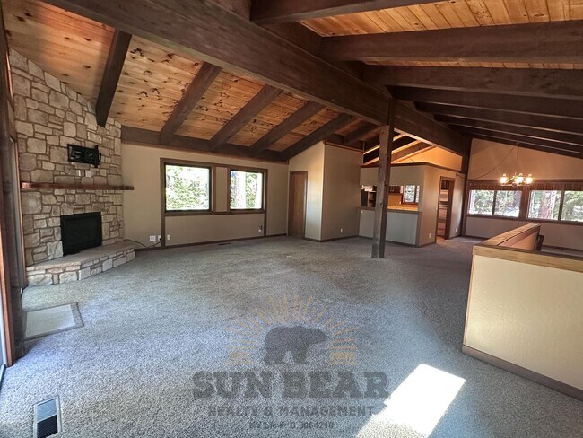 Building Photo - Spacious 3 Bed, 3.5 Bath Home with Forest ...