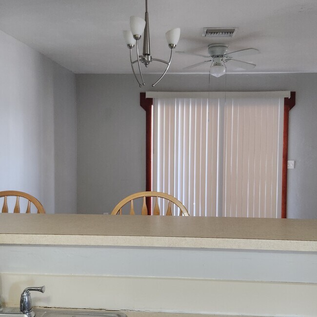 Building Photo - 611 SW 3rd Ter