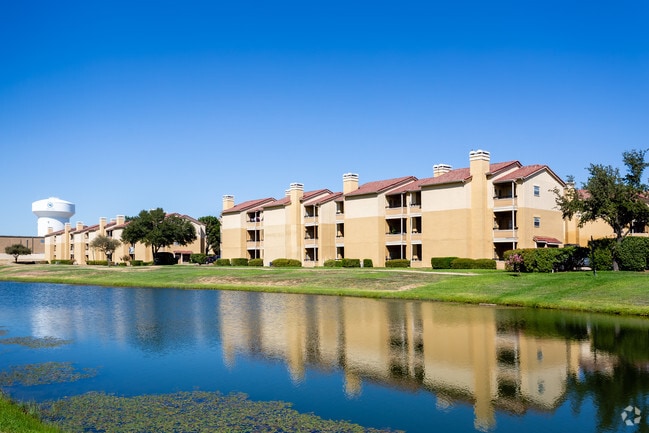 Building Photo - Summer Bend