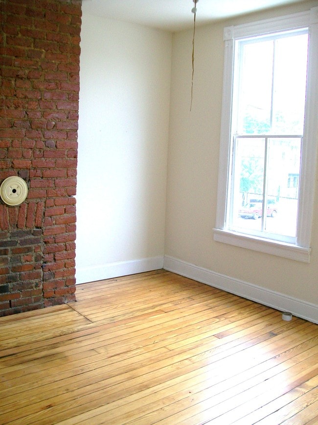 Building Photo - 623 China St