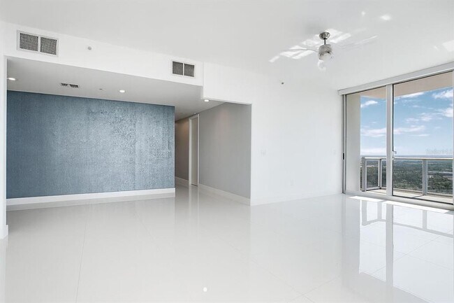 Building Photo - 150 E Robinson St