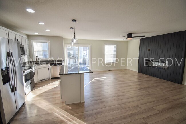 Building Photo - Summer rent special: $250 off the first two months rent! Modern Ankeny Townhome with Two Primary ...