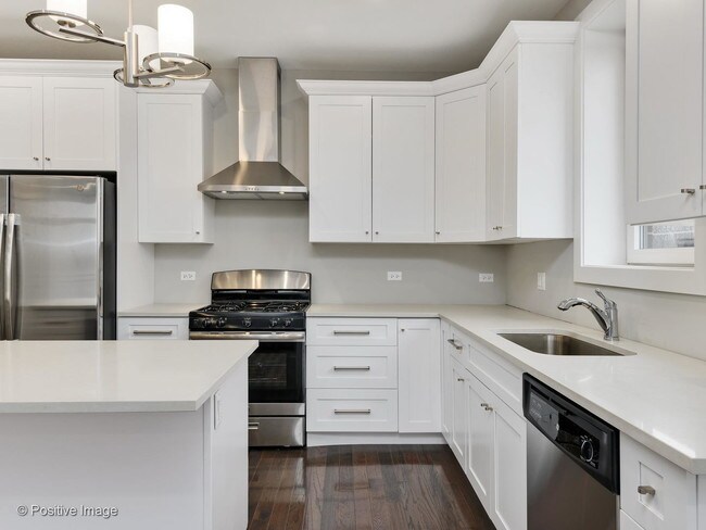 Building Photo - 6109 N Elston Ave