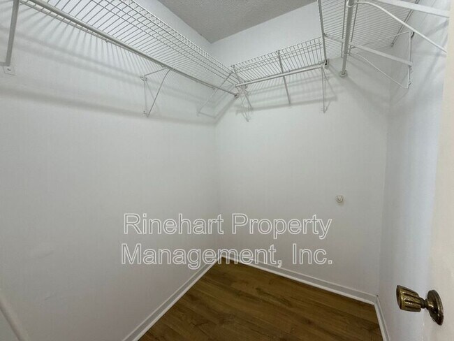 Building Photo - 2083 Ridgecrest Rd