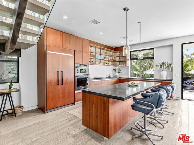 Building Photo - 1724 N Sierra Bonita Ave