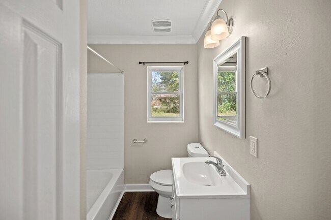 Building Photo - 200 Spencer Dr