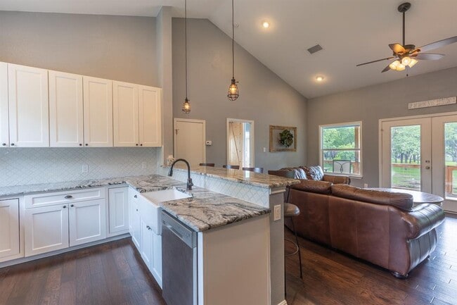 Building Photo - 1320 Contour Dr