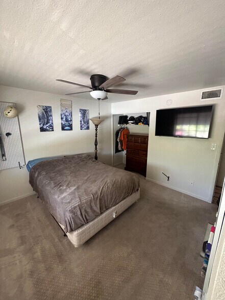 Building Photo - 1504 W La Jolla Dr