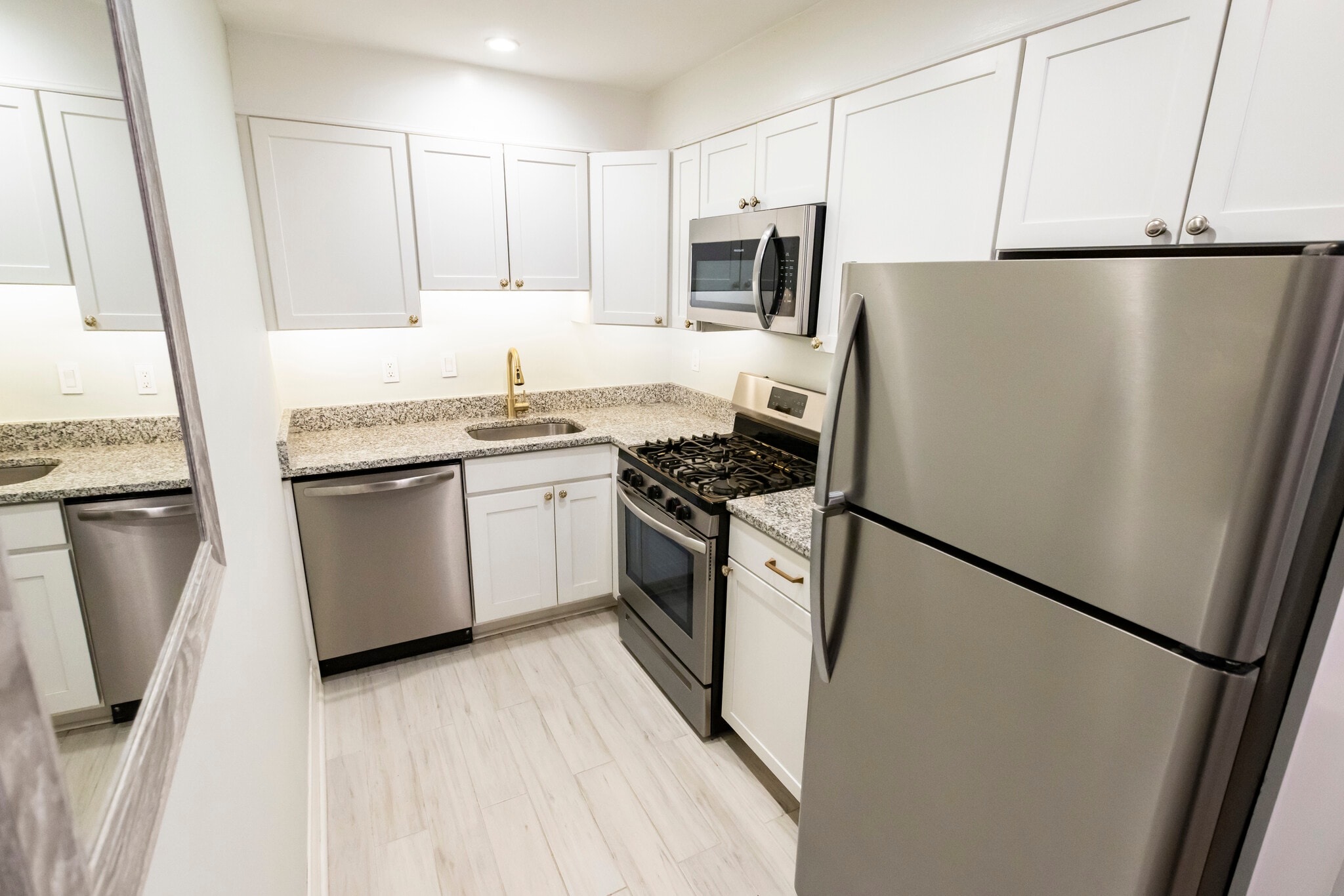 Building Photo - 575 Thayer Ave