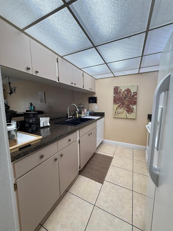 Building Photo - 821 Pinewood Ct