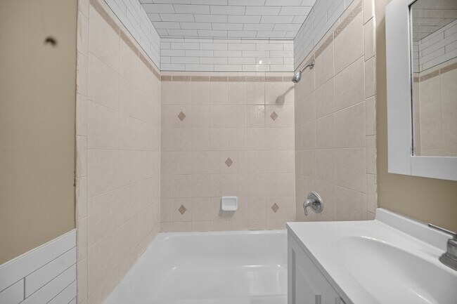 Building Photo - 415 Shabbona Dr