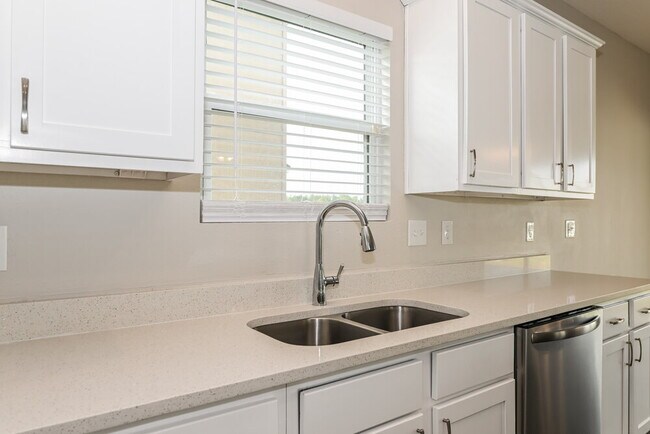 Building Photo - 11598 Walleye Dr