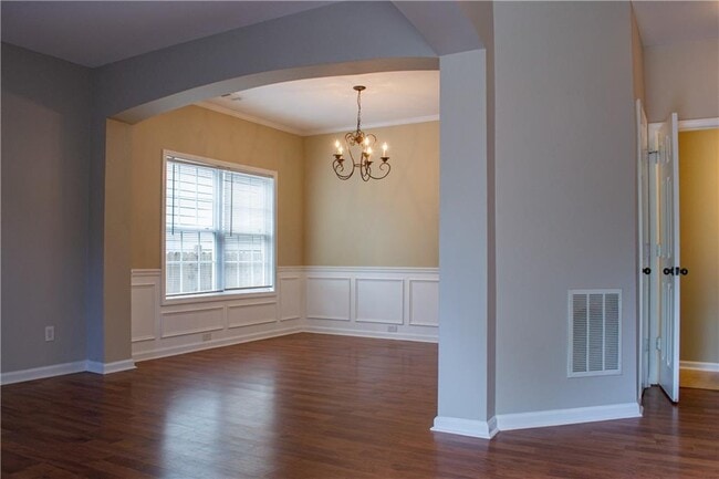 Building Photo - 444 Crestmont Ln