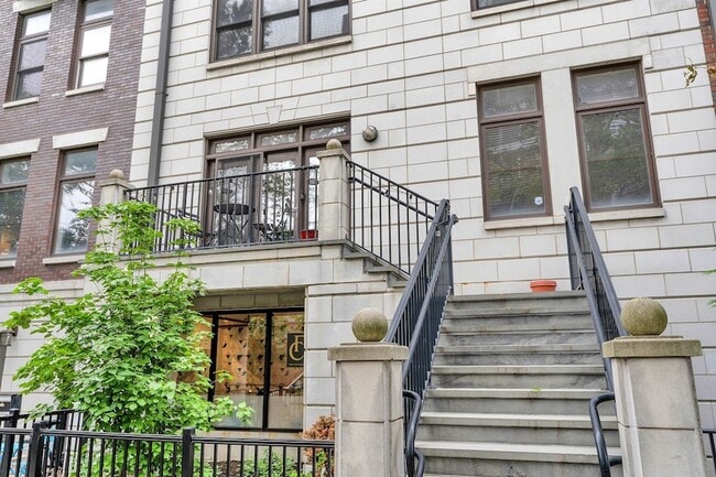 Building Photo - 1300 Grand St