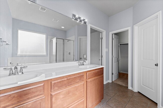 Building Photo - 8723 Sunrise Canter Dr