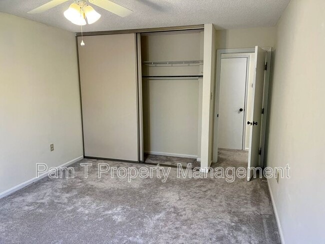 Building Photo - 128 Fox Chase Rd
