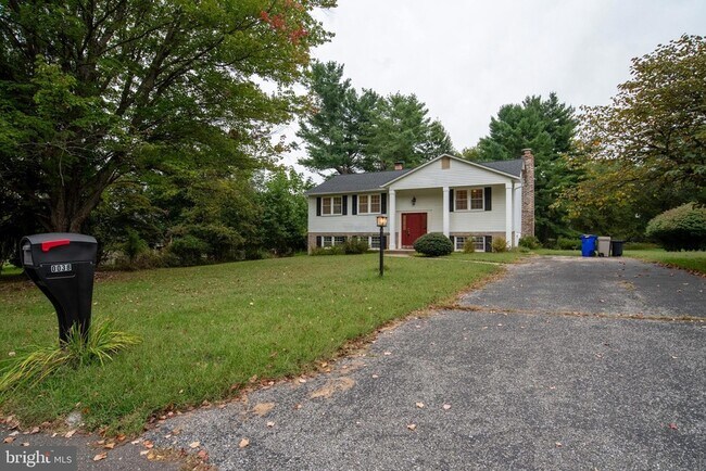 Building Photo - 10038 Chatelaine Cir