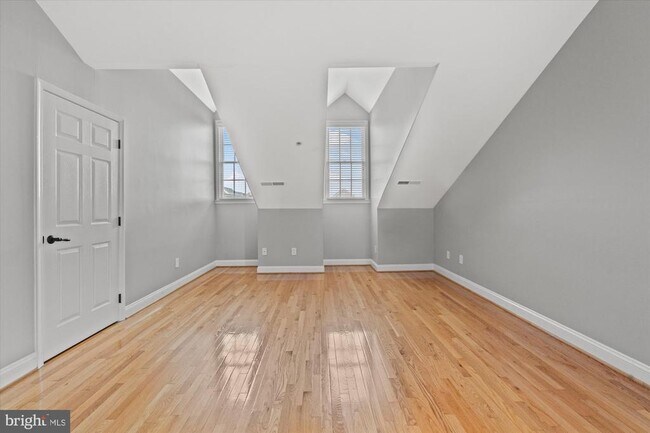 Building Photo - 306 S Fayette St