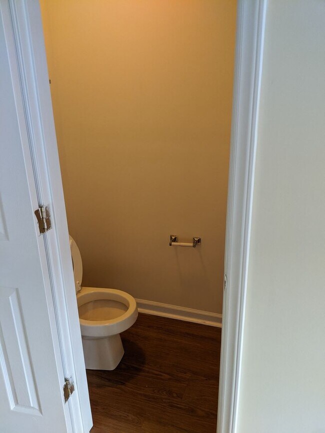 Building Photo - Two bedroom, 1.5 townhouse in Graham (Park...