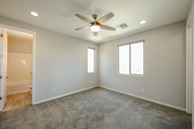 Building Photo - Beautiful 5bedrooms-2Baths Modern Style Home!