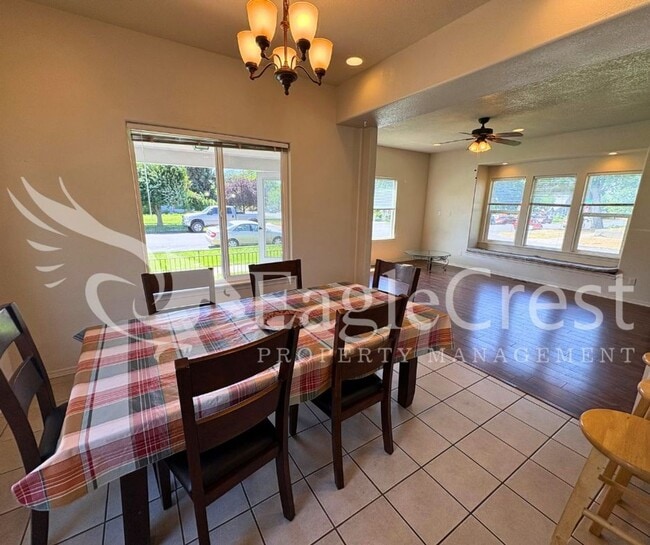 Building Photo - Spacious 3-Bedroom, 2-Bath Home on a Corner Lot-Students Encouraged To Apply