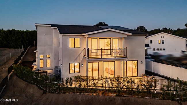 Building Photo - 252 Capri Dr