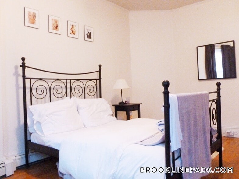 Building Photo - 208 Winthrop Rd