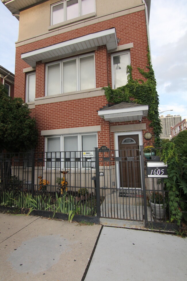 Building Photo - 1605 N Sedgwick St