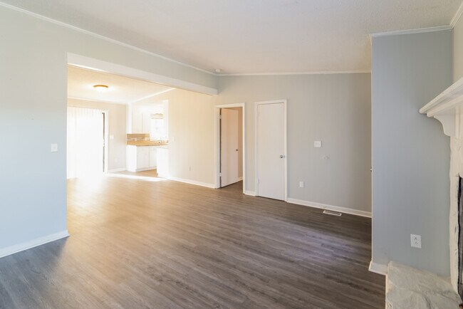 Building Photo - 105 Sawmill Dr