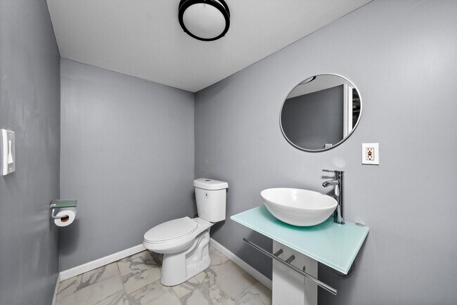 Building Photo - 7643 S Paxton Ave