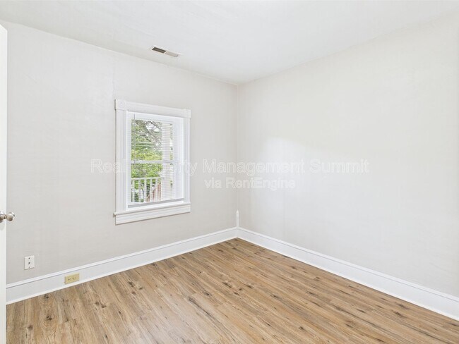 Building Photo - 1036 Albemarle Ave