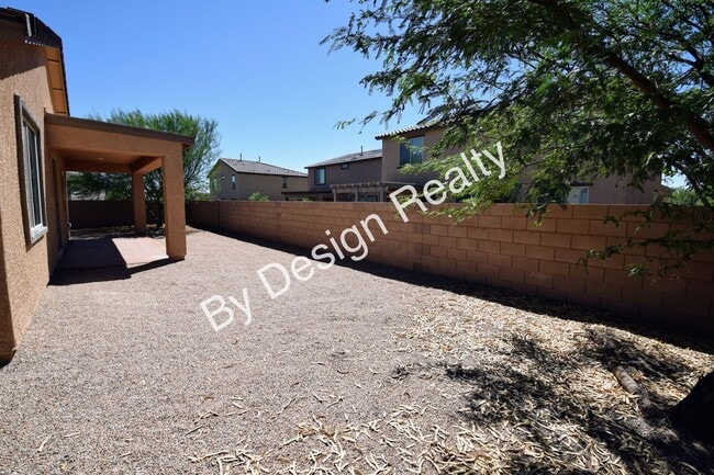 Building Photo - Gladden Farms 3 Bed 2 Bath+Den - 3 Car Garage