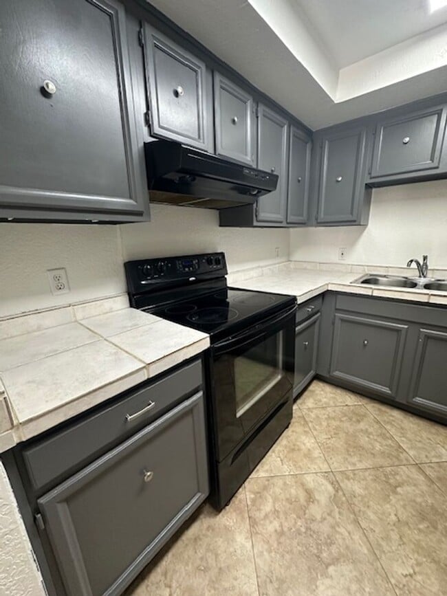 Building Photo - 2 Bd 2 Ba private condo -w/d- Old Town Sco...
